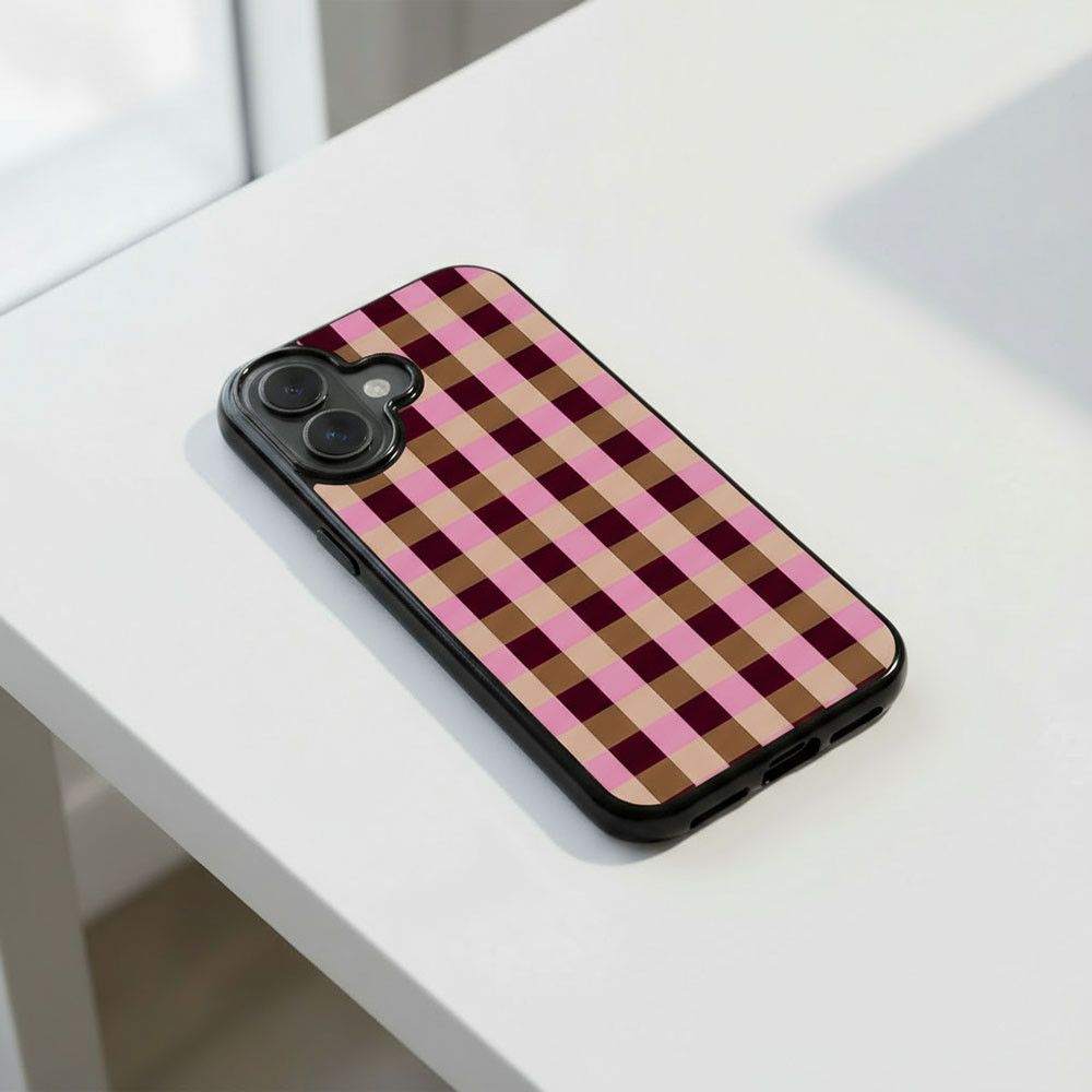 Coque iPhone 17 petits carreaux chic